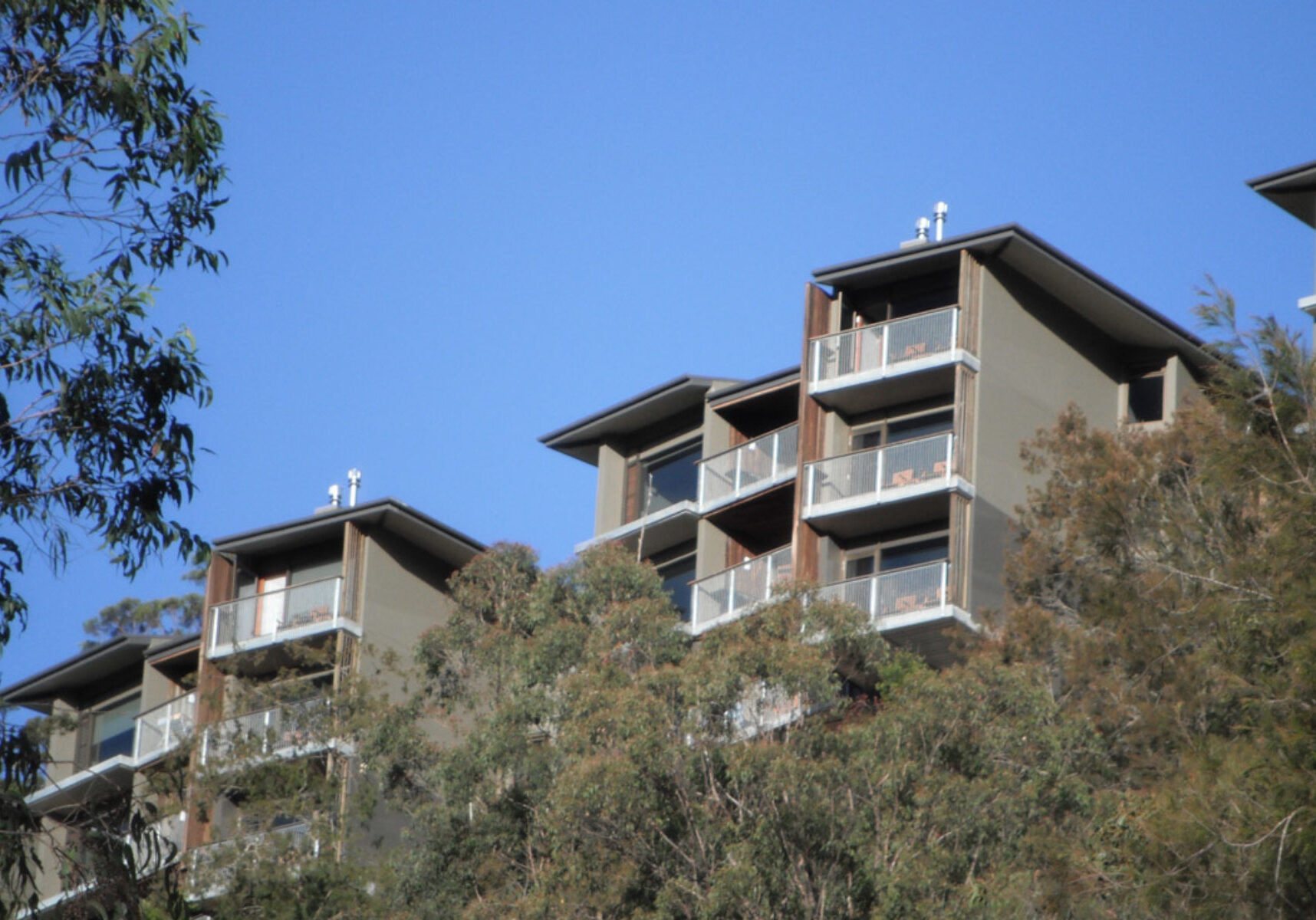 cropped-lodge-in-sky-web.jpg